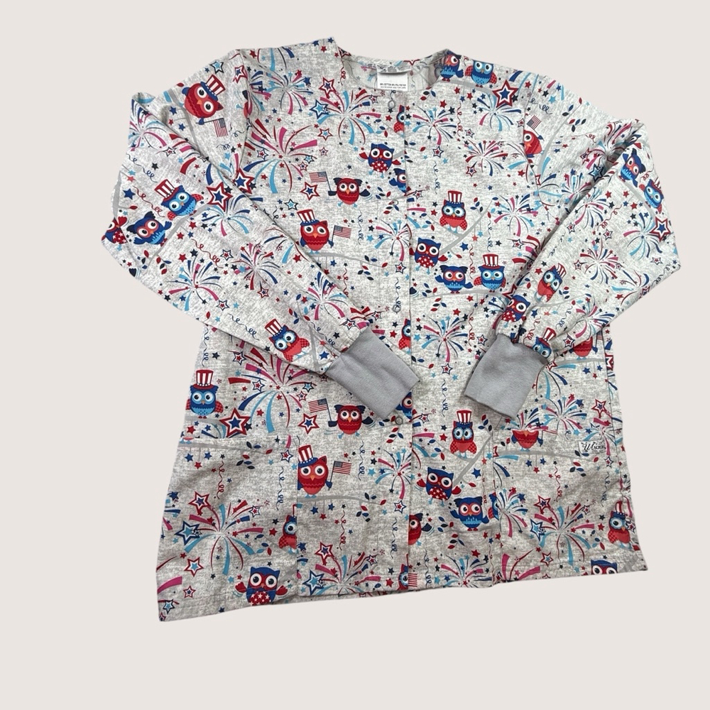 UA Scrubs Patriotic Owl Jacket Medium Snap Front 4th of July Fireworks Nurse Top